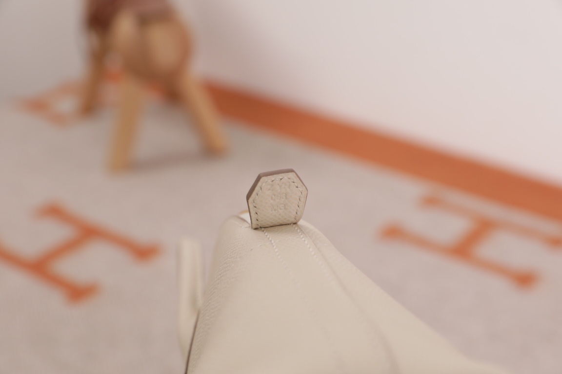 에르메스 볼리드27 나타 화이트 금장 앱송